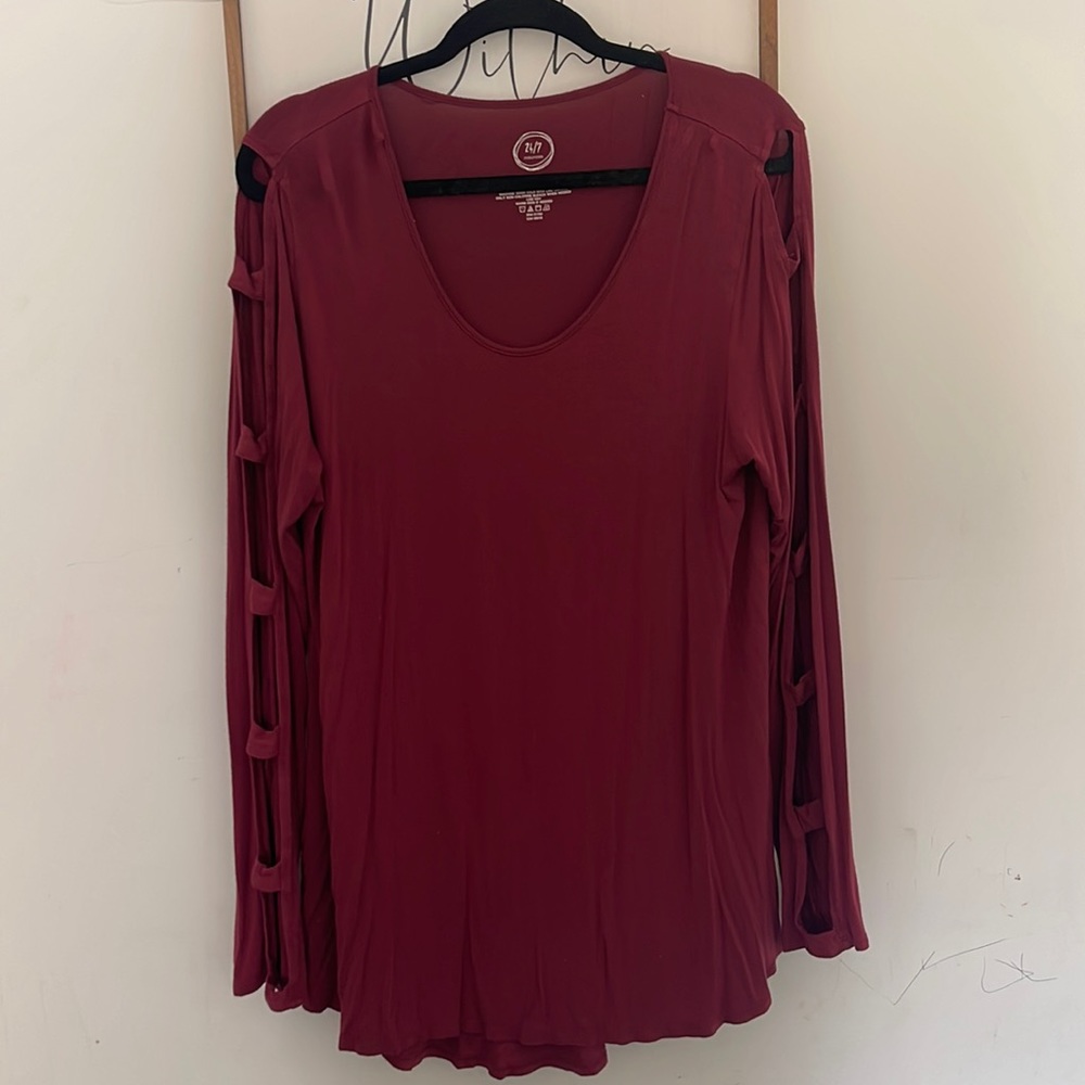 Womens Maurice’s XL open ladder cut sleeve top